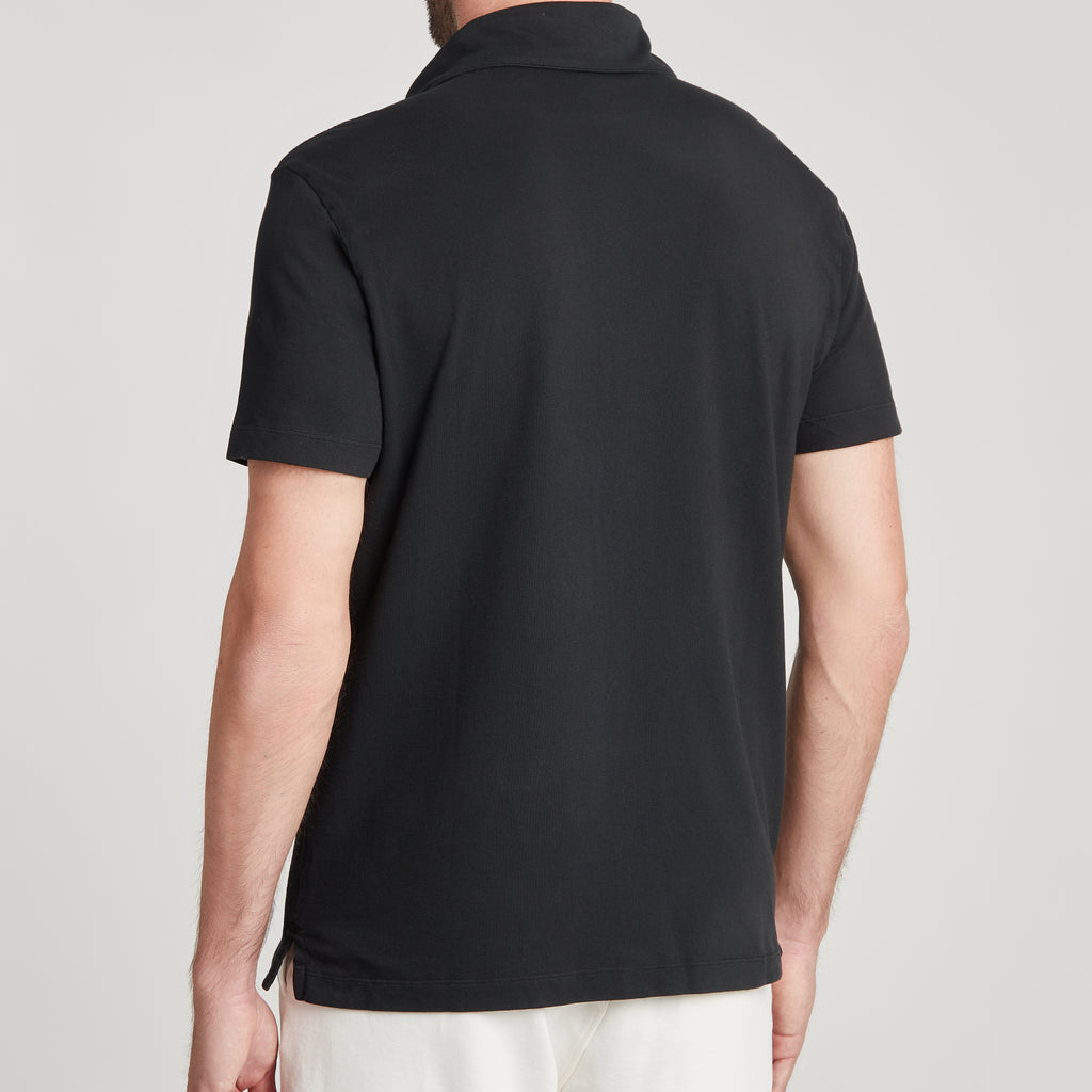 Polo nero in micro piquet tinta in capo, design veneziano e comfort premium