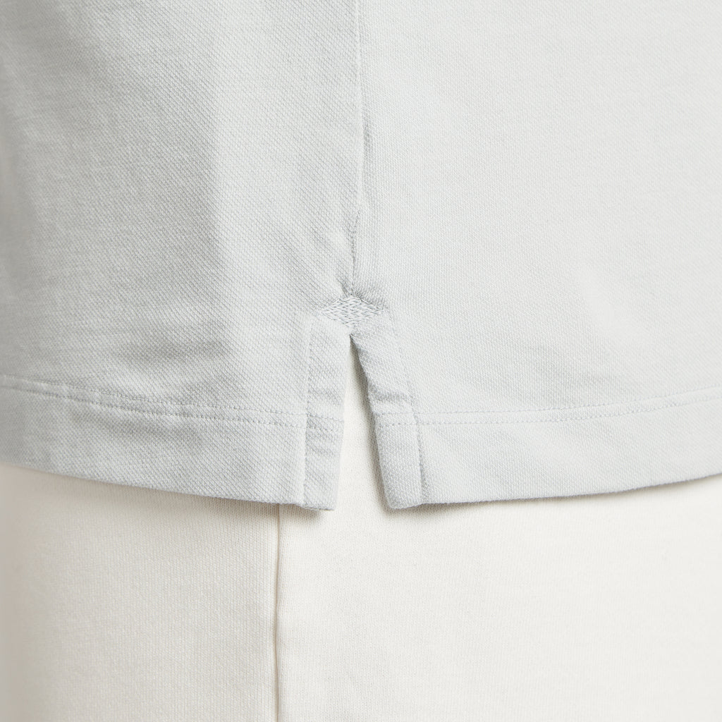 Maglia uomo in micro piquet tinta in capo, dettaglio cuciture premium
