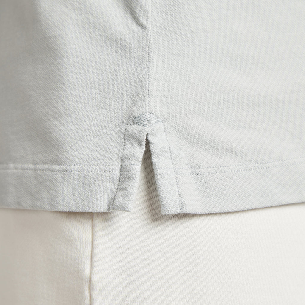 Maglia uomo in micro piquet tinta in capo, dettaglio cuciture e tessuto premium italiano