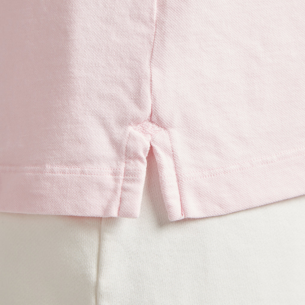 Maglia rosa in micro piquet tinta in capo con dettaglio nodo, comfort premium e design veneziano