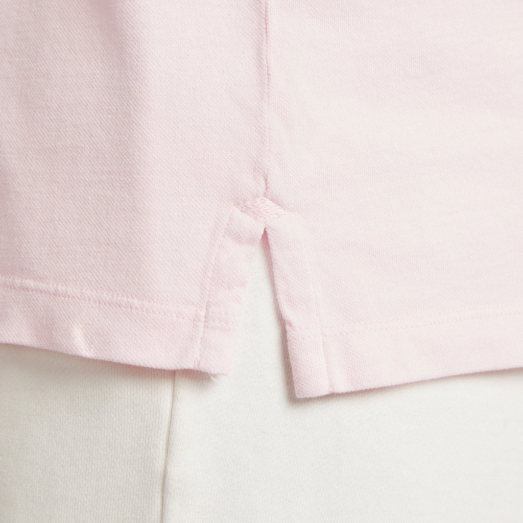 Dettaglio cuciture camicia rosa in micro piquet tinta in capo, design veneziano e manifattura italiana