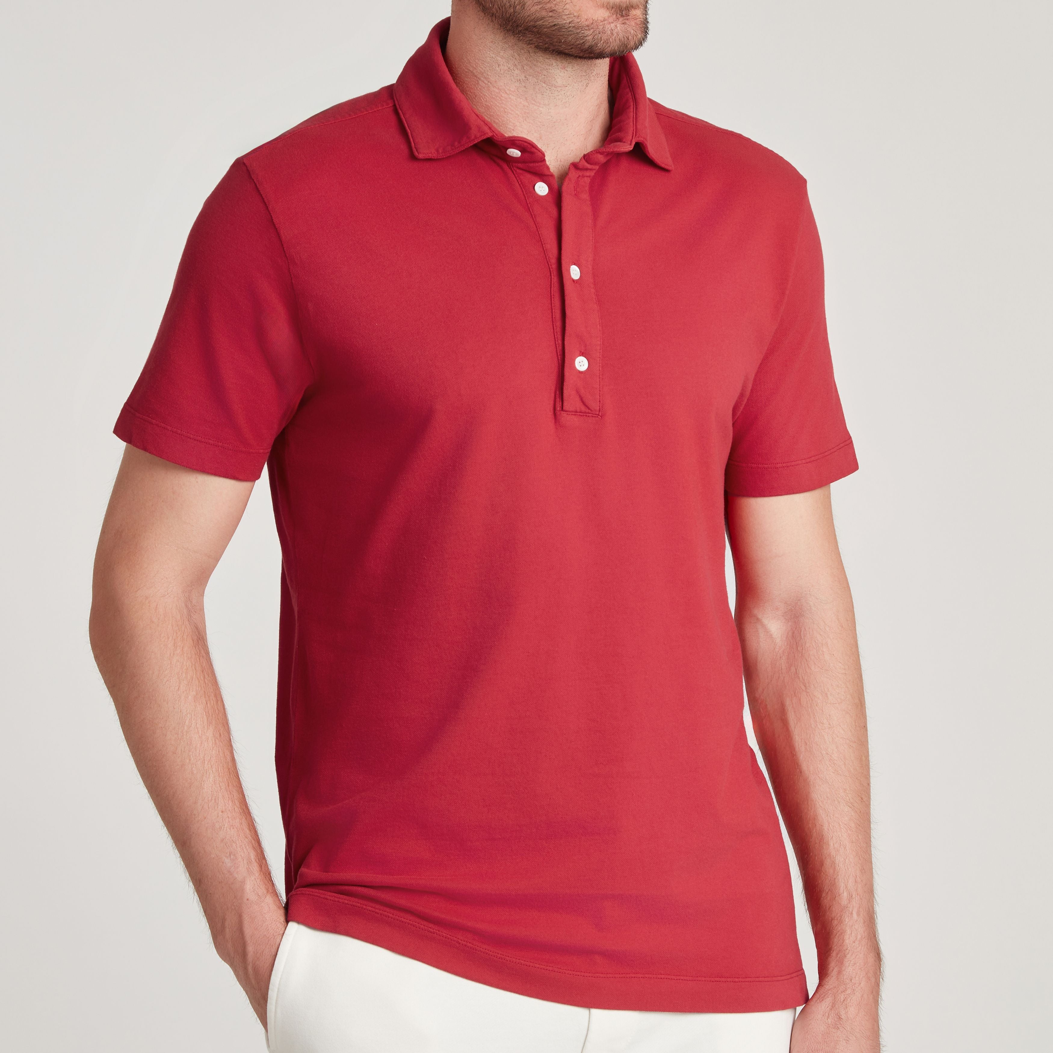 Polo uomo rosso in micro piquet, design veneziano e comfort premium