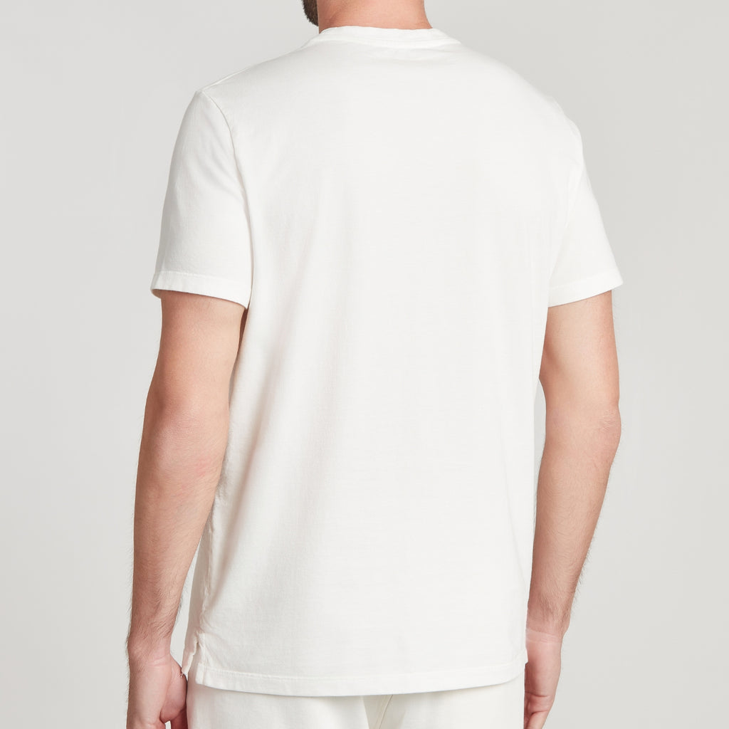 T-shirt uomo bianca in micro piquet, design veneziano e comfort premium, vista posteriore
